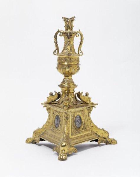 Altar cross foot