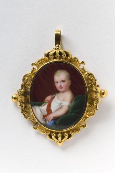 Brooch